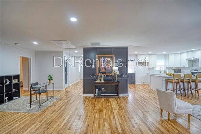 Building Photo - 2230 Beecher Cir SW