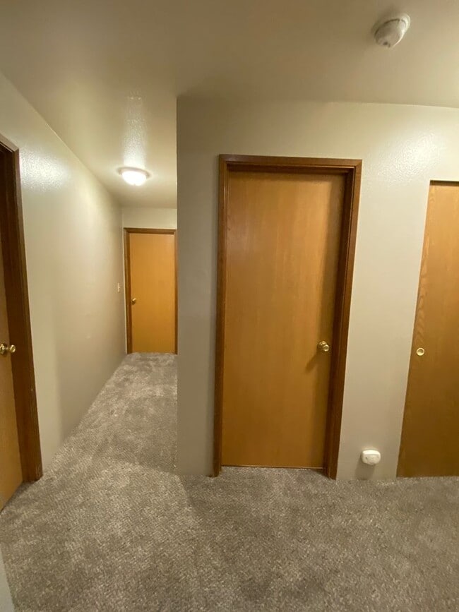 Building Photo - Your Selah Upgrade Starts Here | 3 Bed, 1.5 Bath!