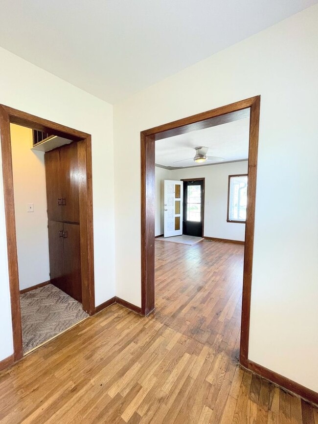 Building Photo - 2 Bedroom Home With Fenced in Yard