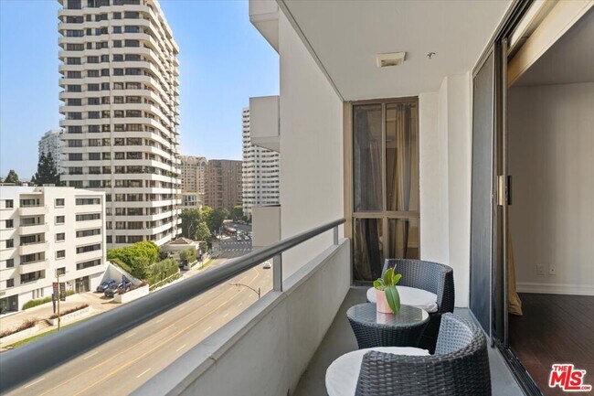 Building Photo - 10660 Wilshire Blvd