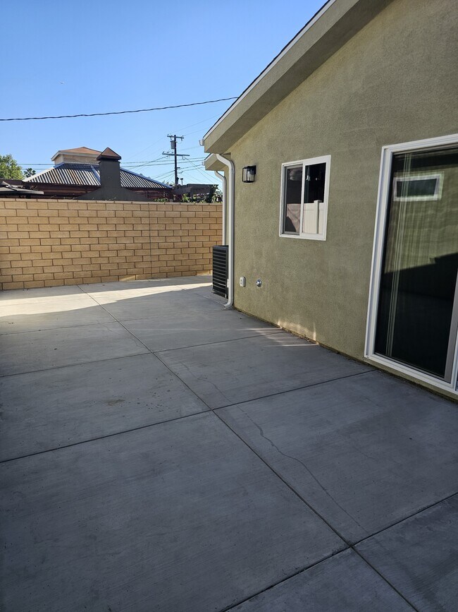 Building Photo - 11204 Sylvan St