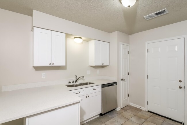 Building Photo - 7073 Gleneagles Dr