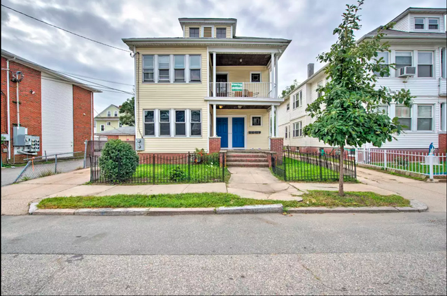 Building Photo - 34 Pembroke Ave