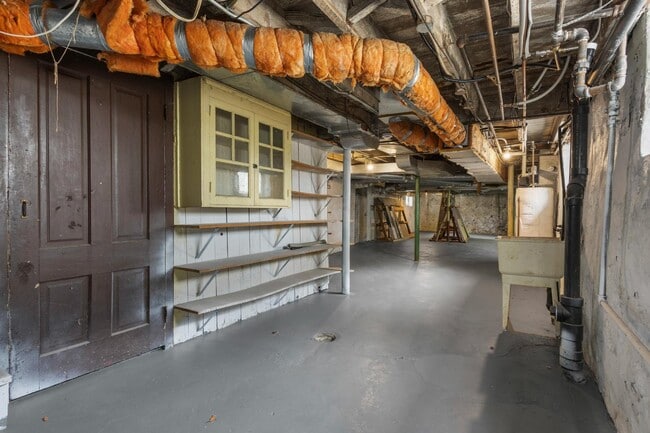 Building Photo - 335 1st St