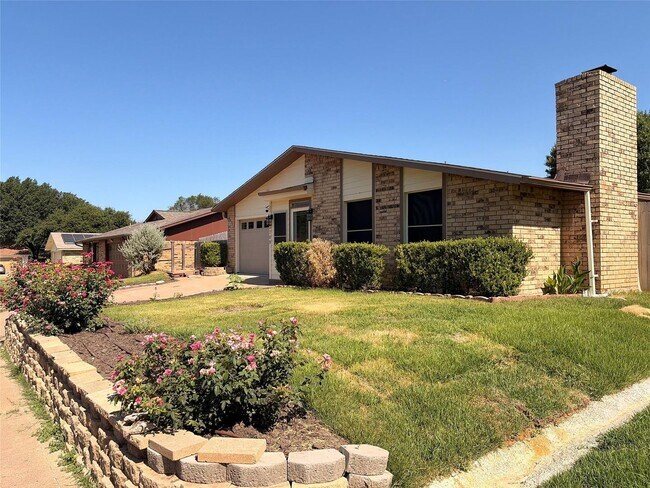 Building Photo - 3709 Pinewood St