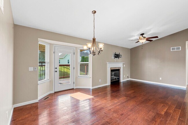 Building Photo - Spacious 3-Bed, 3-Bath Home in Wentzville