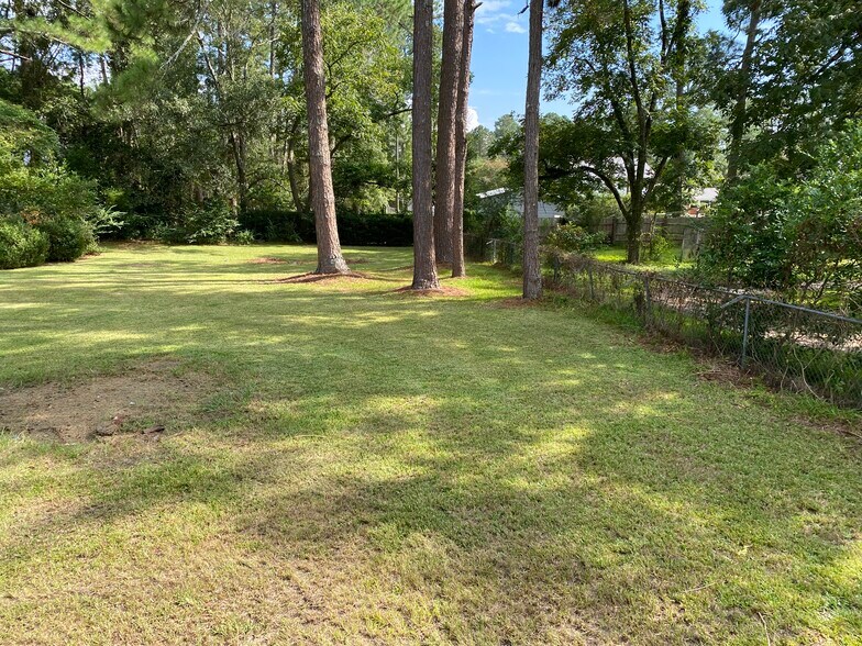 Building Photo - 374 E Monroe Ave