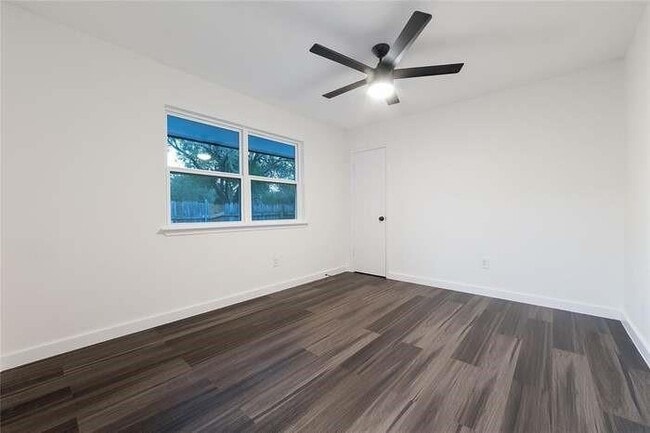 Building Photo - 5535 Pine Pl