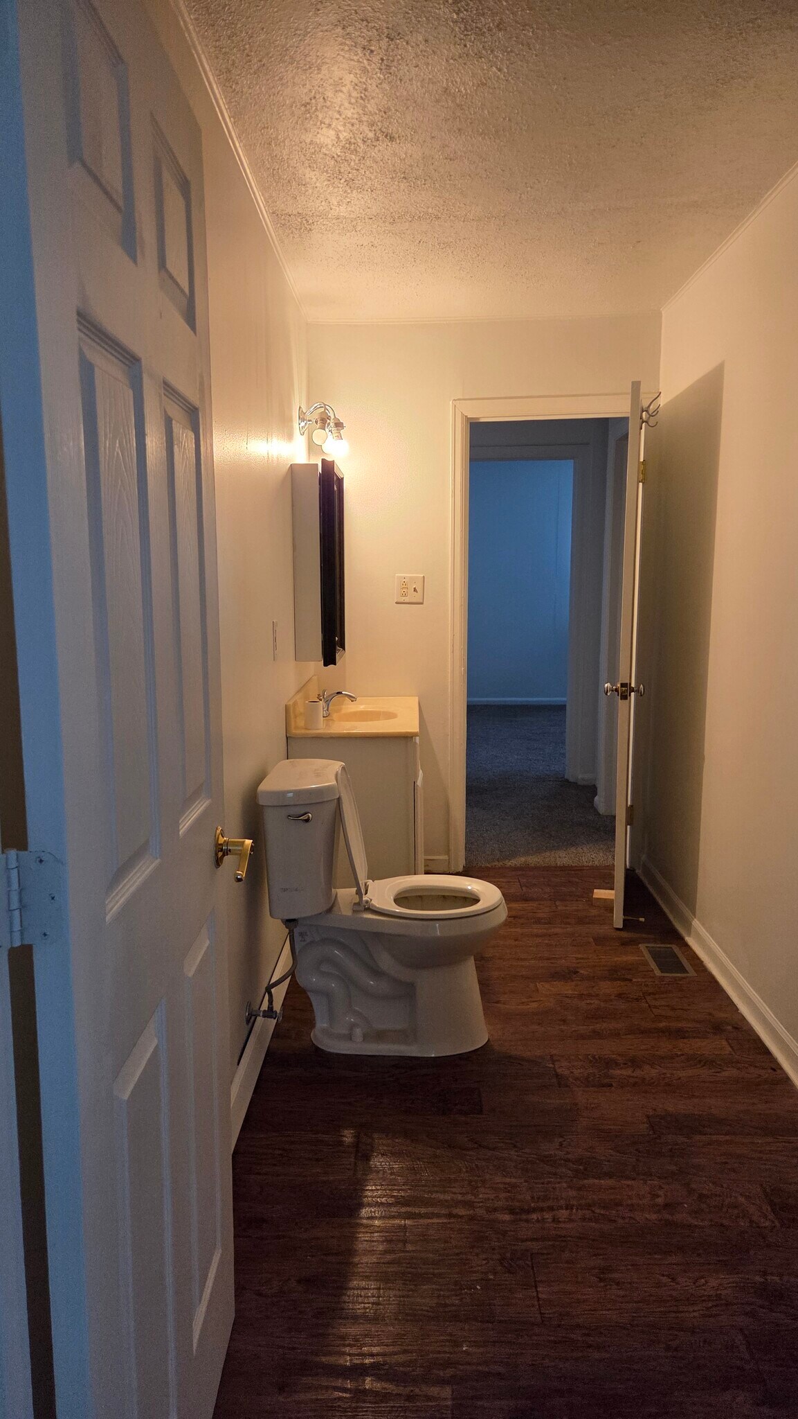 Building Photo - 5843 Shimer Ave