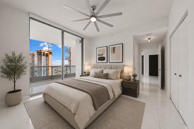 Building Photo - 900 Biscayne Blvd