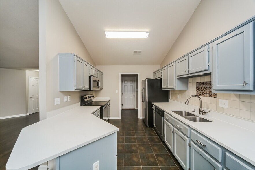 Building Photo - 1403 Leery Cove