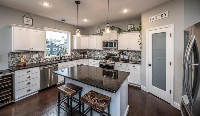 kitview 1 - 14185 Adelaide Ave