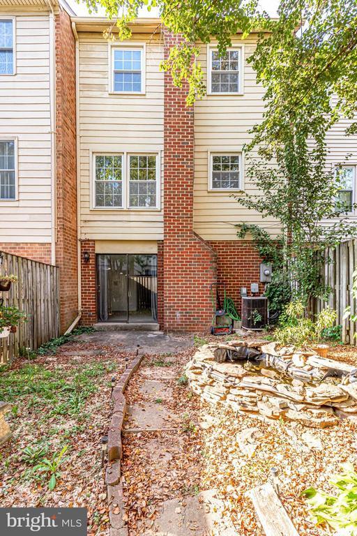 Building Photo - 9911 Whitewater Dr