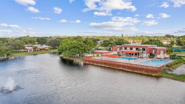 Building Photo - 811 Salem Ln