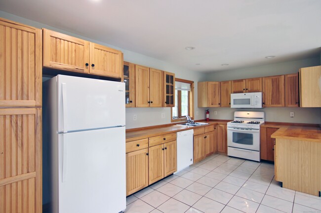 Building Photo - 290 Folino Dr