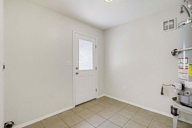 Building Photo - 3214 N Stanton St