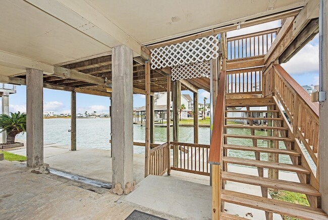 Building Photo - 336 Admiral Cir