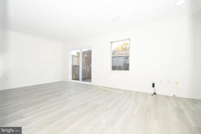 Building Photo - 8635 Union Pl