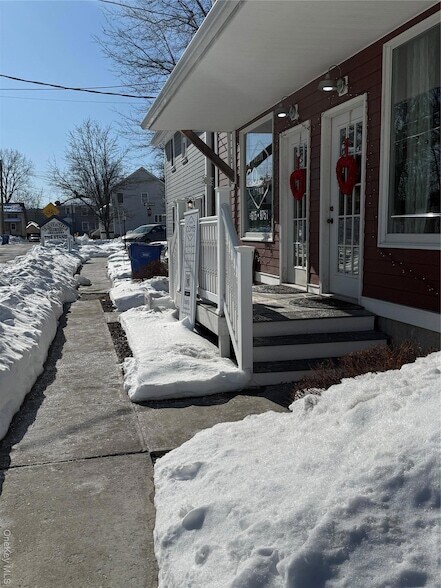 Building Photo - 24 St James Pl