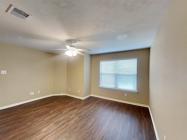 Building Photo - 19130 Yellow Thrush Dr