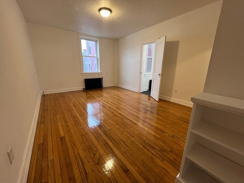 Building Photo - 366 4th Ave