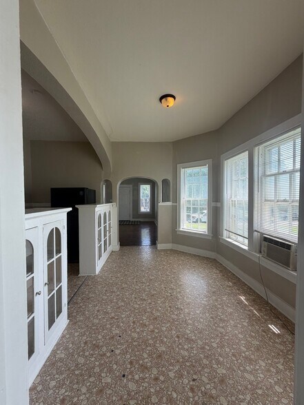Building Photo - 124 N Pearl Ave