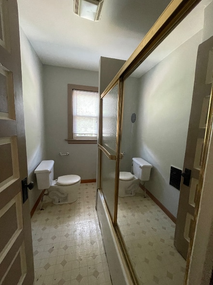 Building Photo - 22 Hendricks Pl