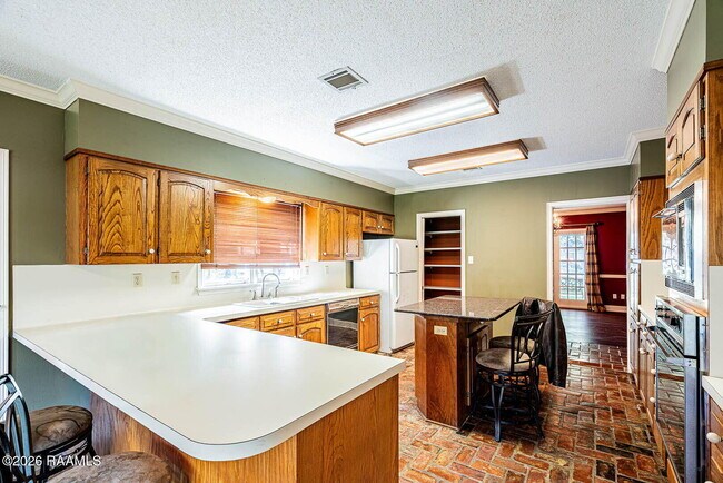 Building Photo - 110 Rimwood Ave