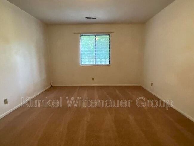 Building Photo - 23 Innsbruck Ln