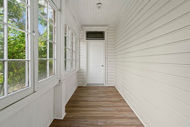 Building Photo - Stunning 4 bedroom home in Perry South available now!
