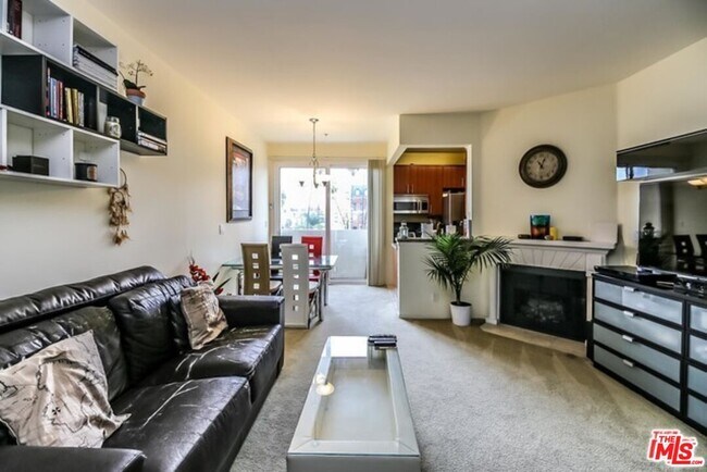 Building Photo - 620 S Gramercy Pl
