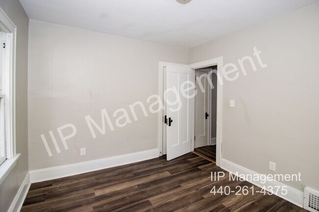 Building Photo - 3204 W 92nd St