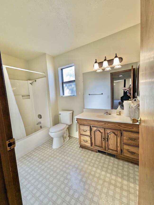 Building Photo - 16481 Tony Ct