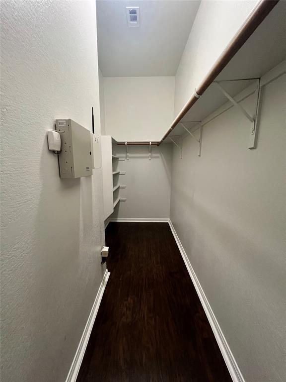 Building Photo - 600 Spanish Oak Terrace