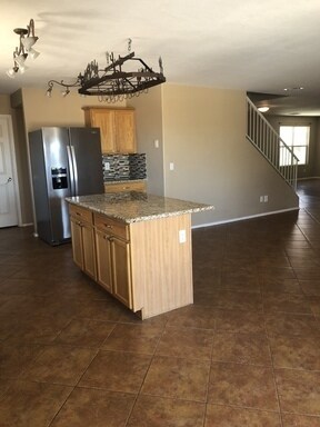 Building Photo - Immaculate 4 BR/ 2.5 Bath  w/ a Pool and Hot Tub in Rita Ranch!