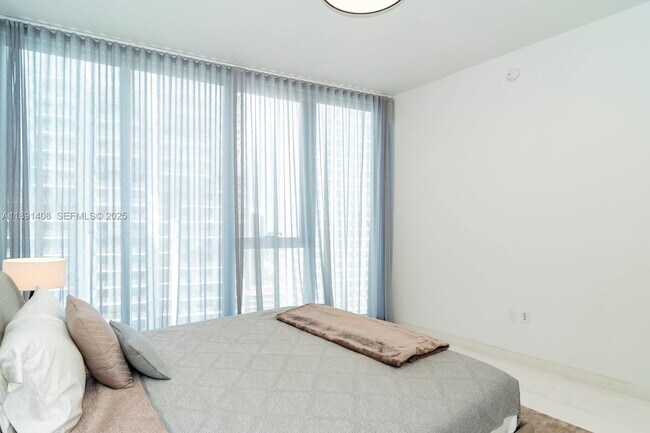 Building Photo - 300 Biscayne Blvd Way