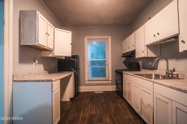 Building Photo - 3440 Brookdale Ave