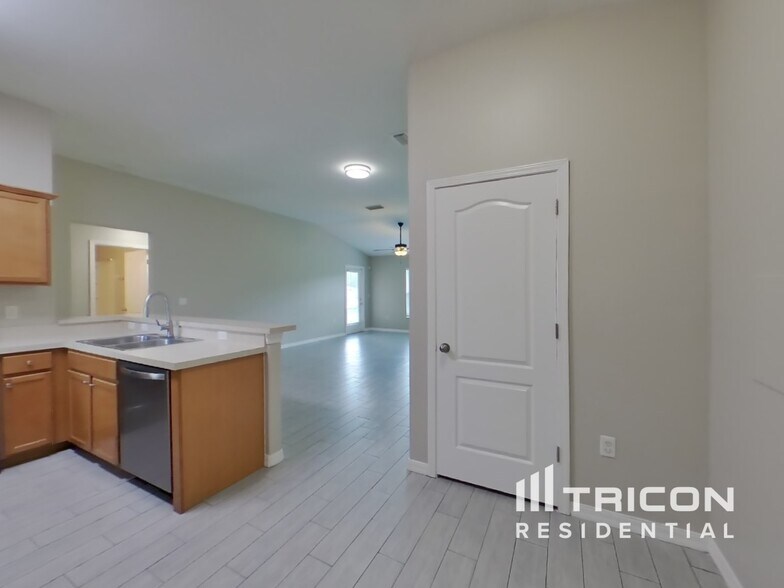 Building Photo - 4865 Hickory Stream Ln