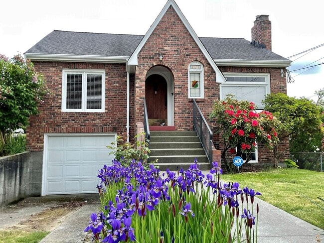 Primary Photo - 5bd/4ba Seattle Home