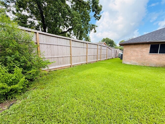 Building Photo - 12211 Wessex Dr