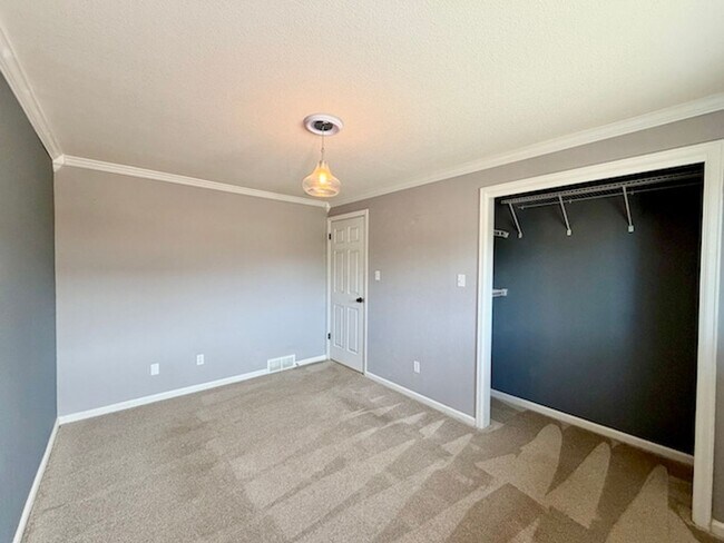 Building Photo - Acres Green Beauty