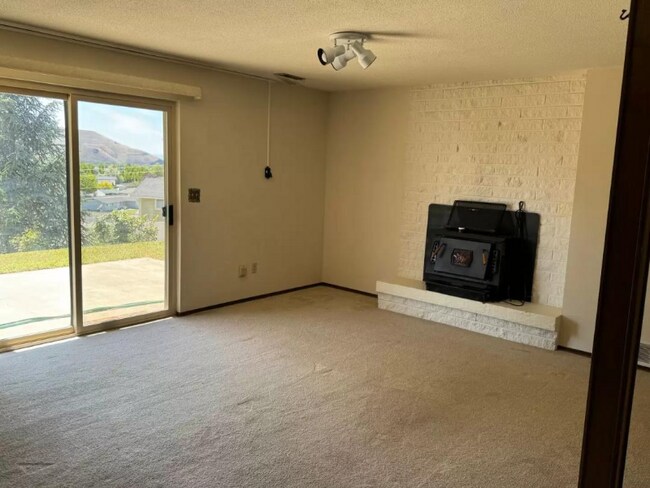 Building Photo - 61 Herlou Dr