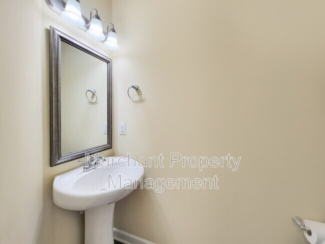 Building Photo - 4 Wisner Ct