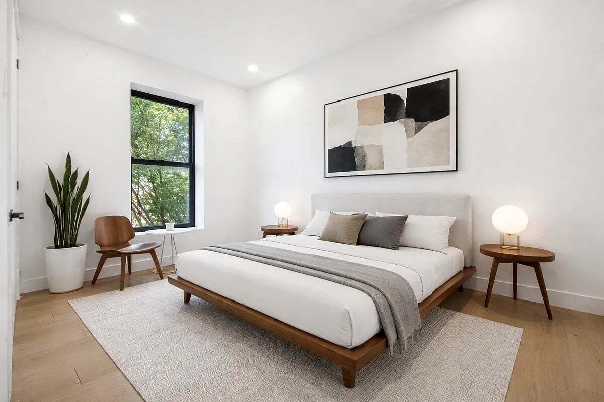 Building Photo - 704 Eighth Avenue