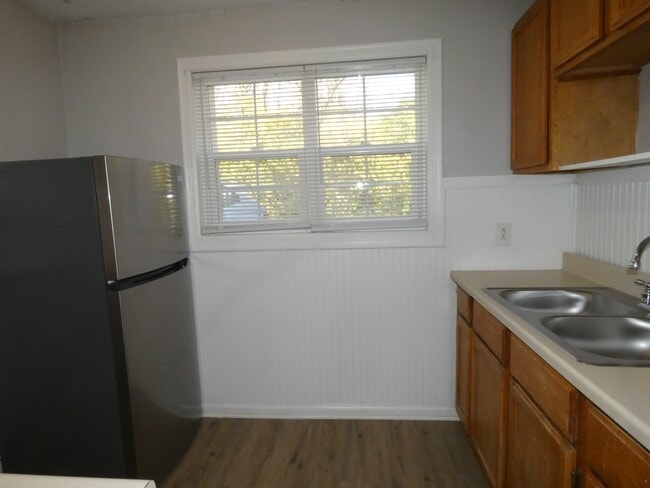 Building Photo - 10620 N Locust Ct