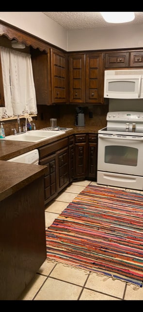Kitchen - 704 N Dryden Cir