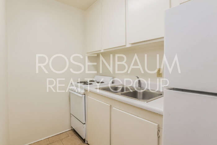 Building Photo - 2454 N Treat Ave