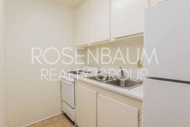 Building Photo - 2454 N Treat Ave