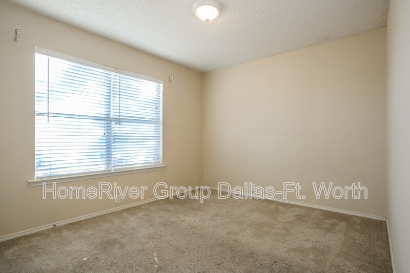 Building Photo - 1611 Waters Edge Dr