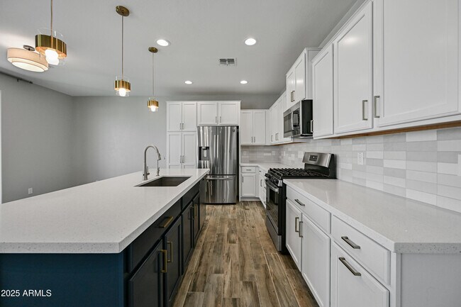 Building Photo - 14435 W El Cortez Pl